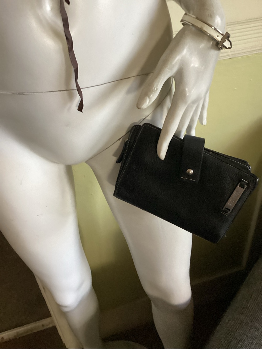 Kenneth Cole Reaction Black Leather Zip Wallet with Silver Accent